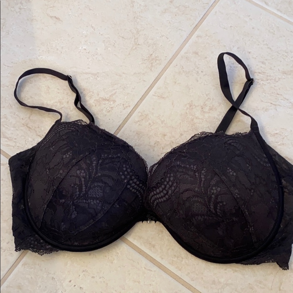 Victoria’s Secret black lace bra